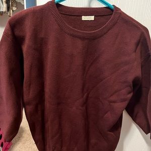 Maroon sweater shirt.